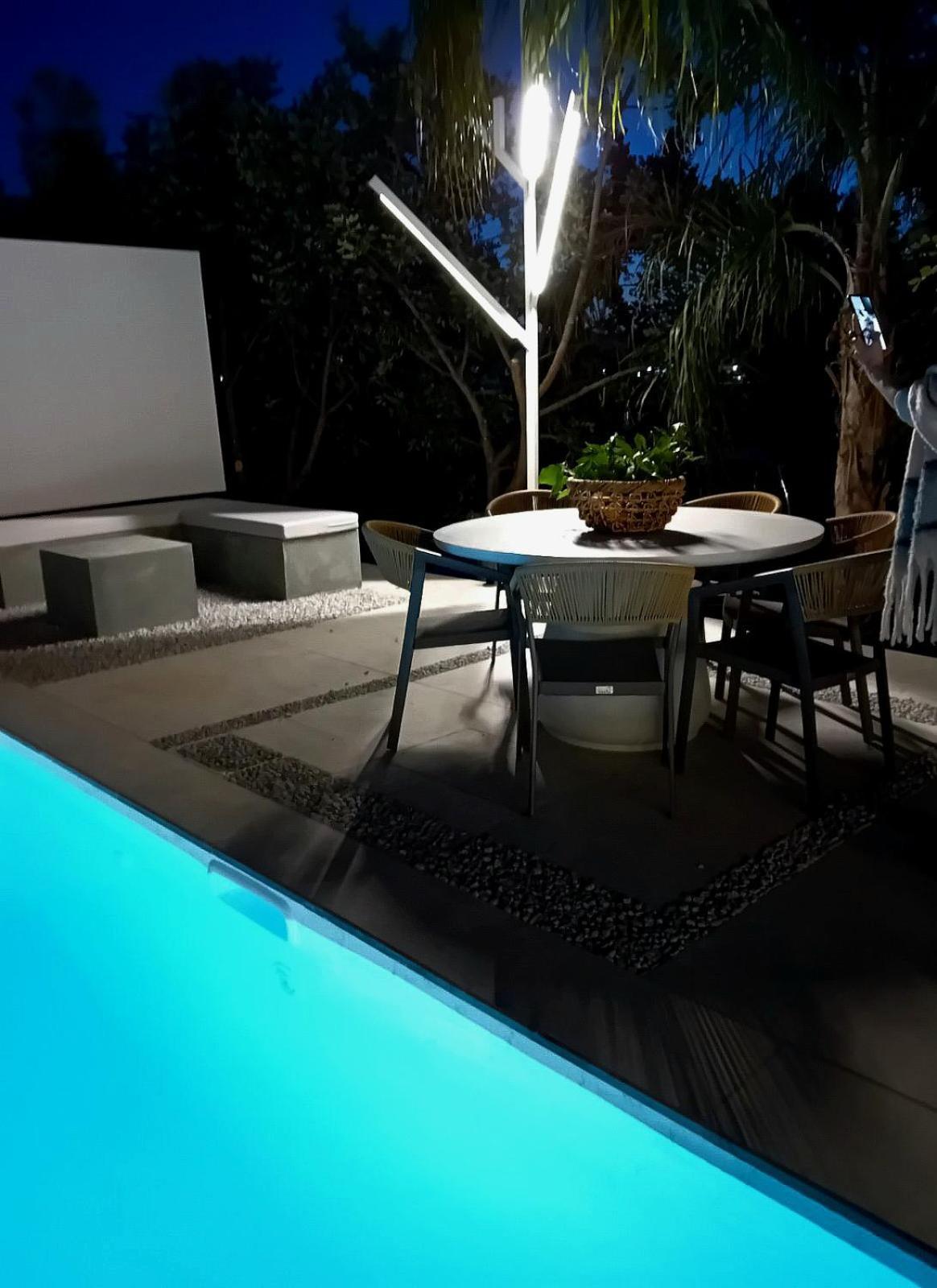 Blue Topaz Poolside * Nauplia