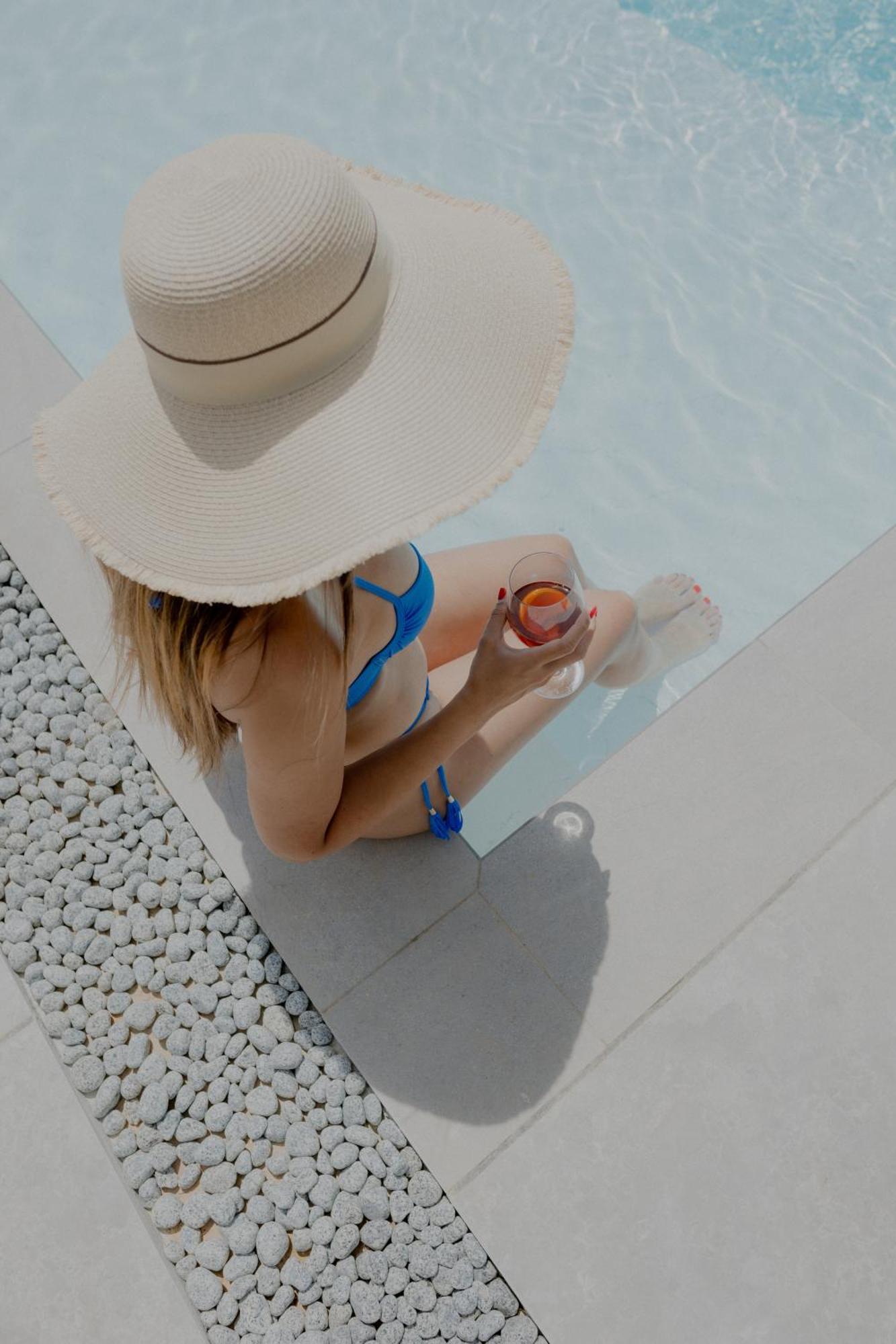 Blue Topaz Poolside * Nauplia